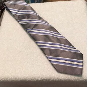 Men’s striped arrow necktie